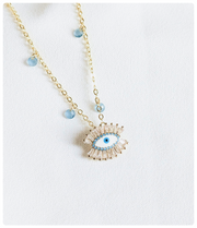 Collar ojo azul claro