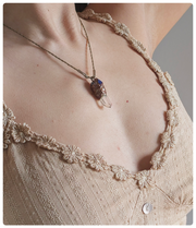 Cuarzo con hilo marrón