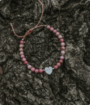 Pulseras corazon en nacar  rodocrosita y agata azul