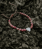 Pulseras corazon en nacar  rodocrosita y agata azul